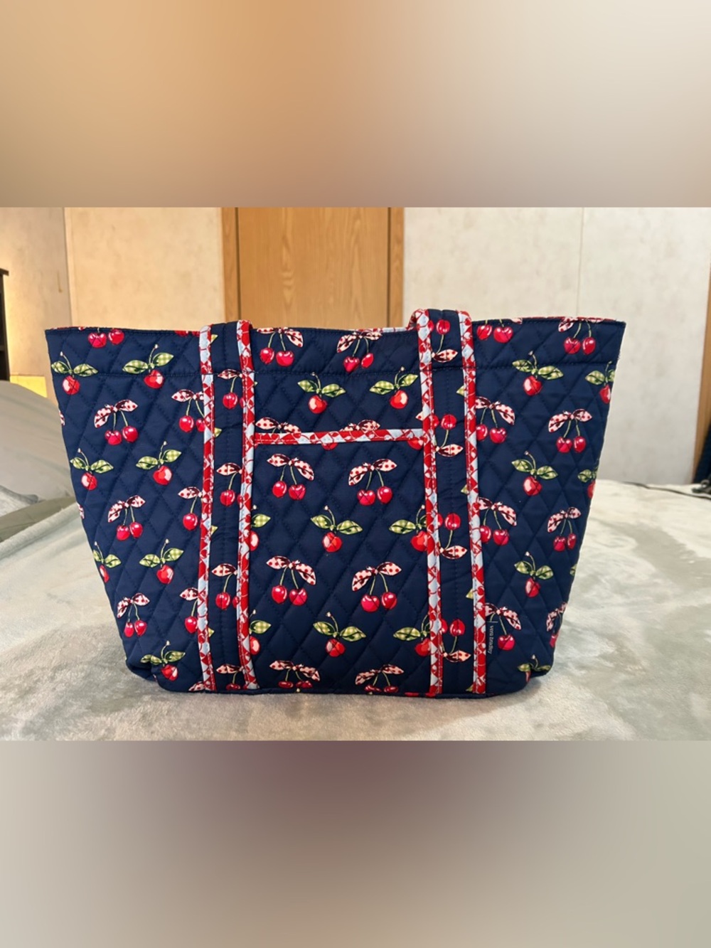Vera Bradley Small Hathaway Tote- Cherry Picking 🍒